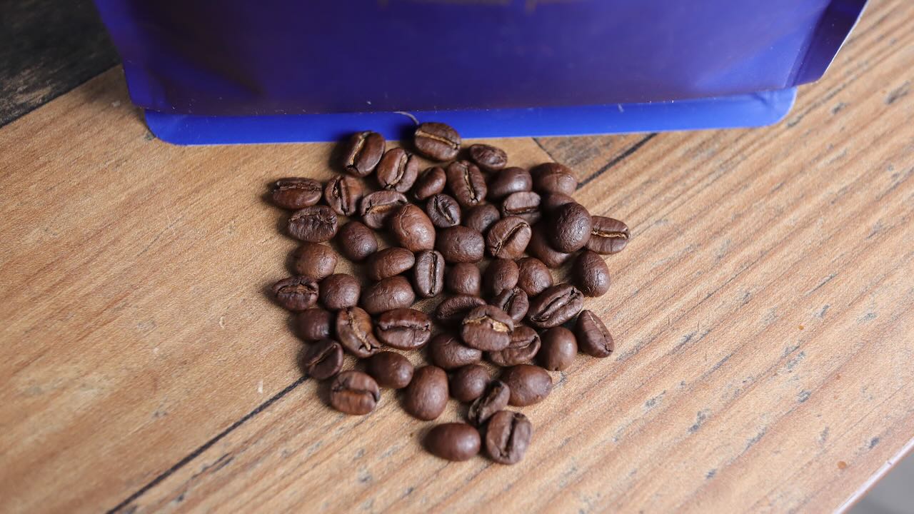 Medium roast coffee beans, arabica and robusta