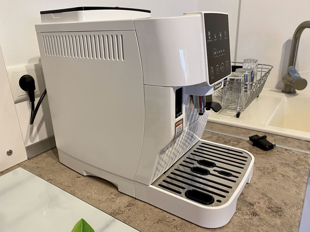 Delonghi Magnifica Start from the left side with ventilation slits