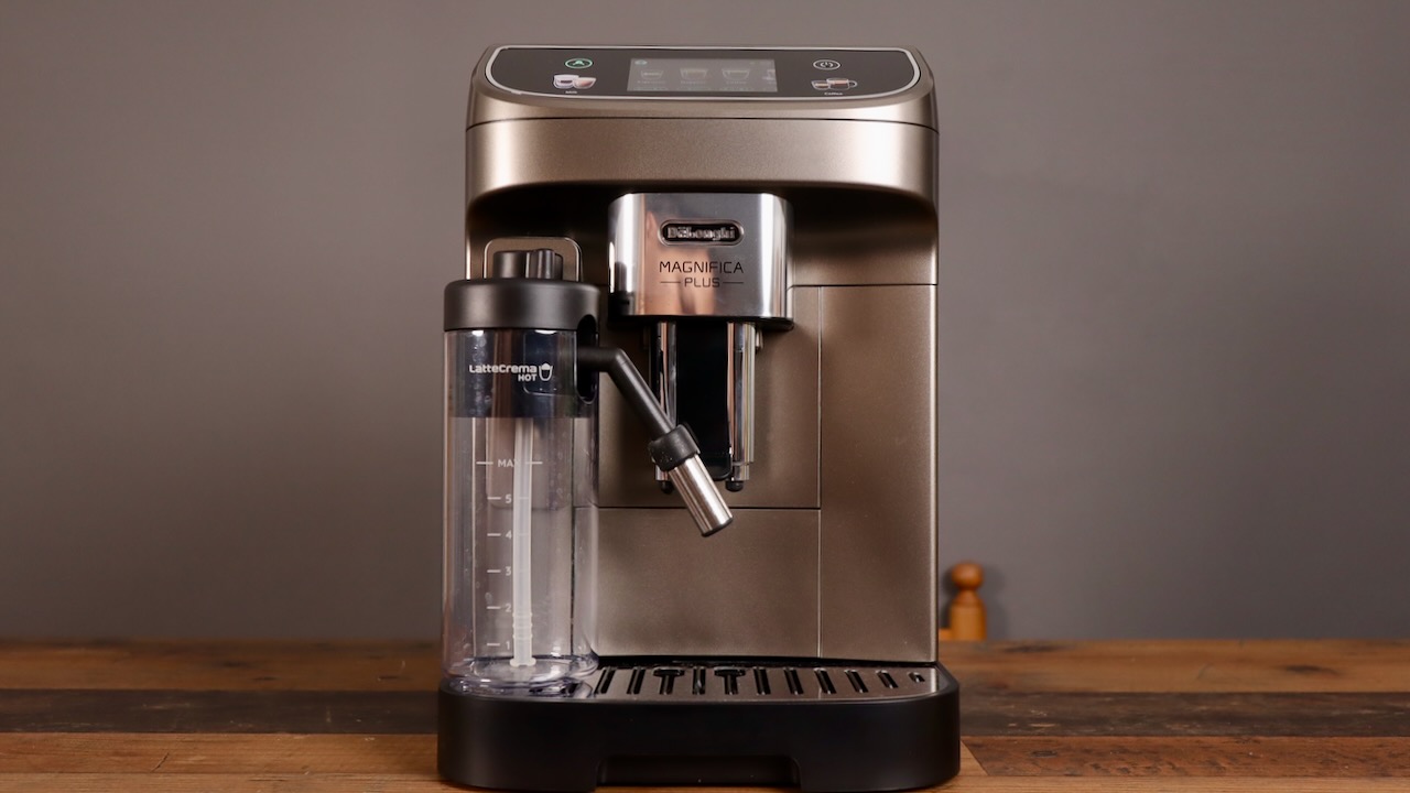 Delonghi Magnifica Plus front view