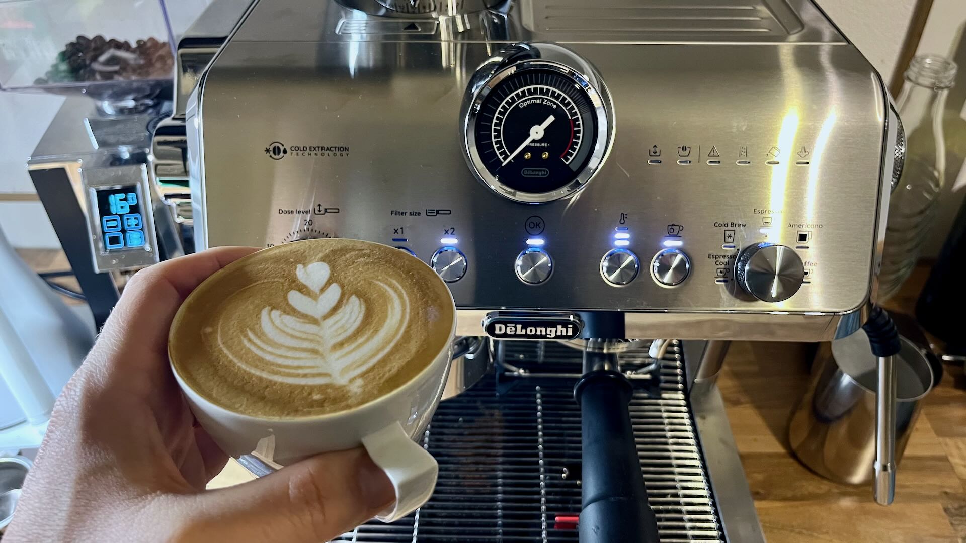 Latte art with the Delonghi La Specialista EC9555