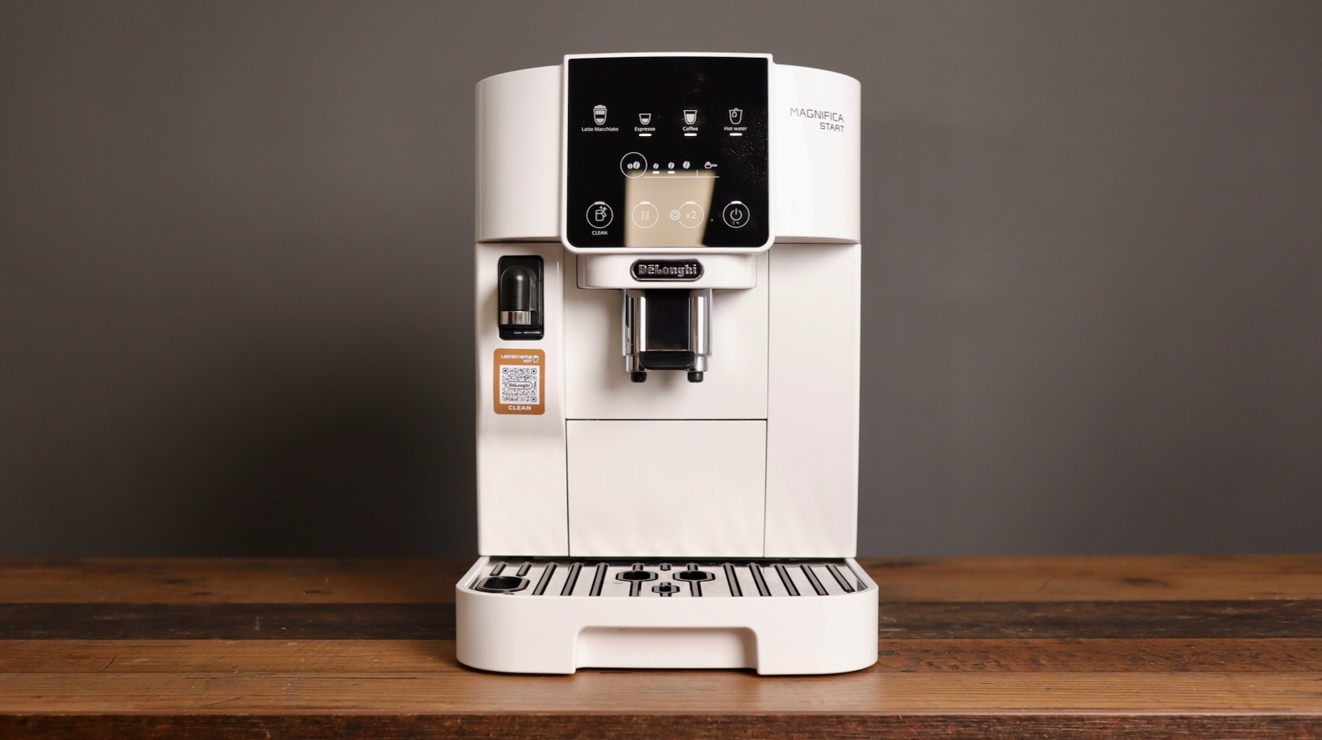 Here is a front view of the Delonghi Magnifica Start