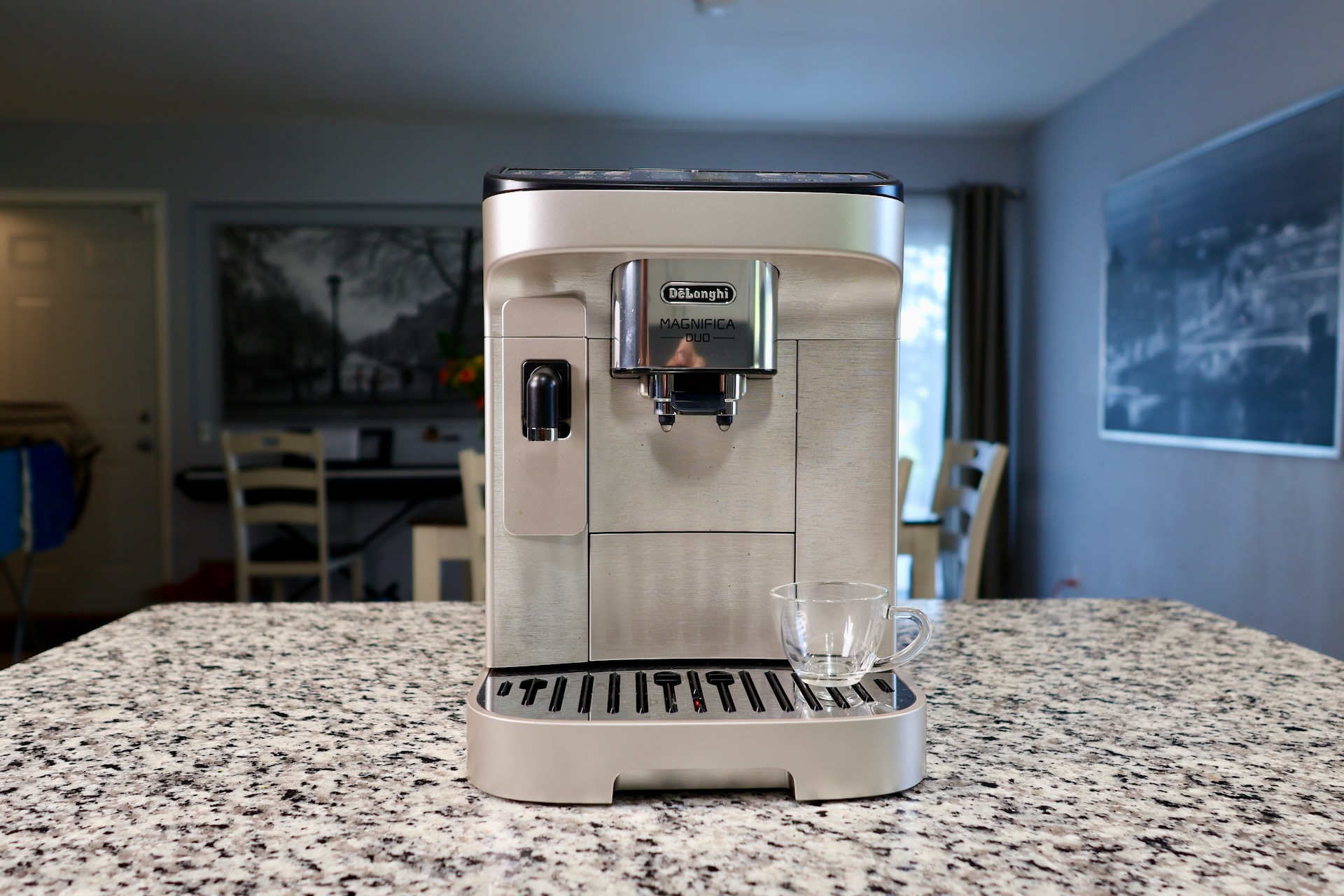 Front side of the Delonghi Magnifica Duo