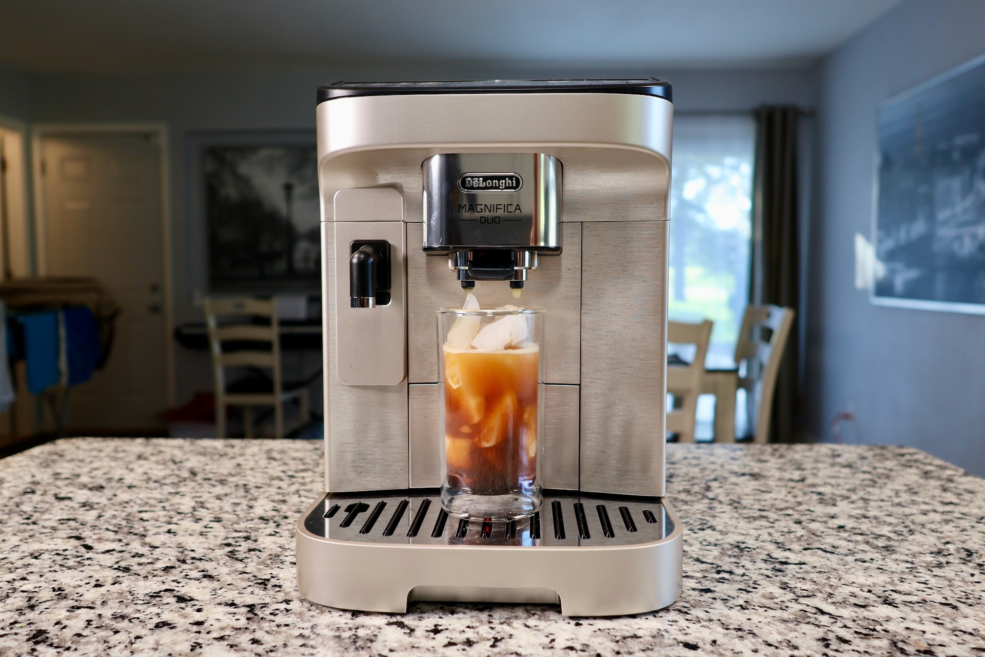 Delonghi Magnifica Duo – Hero Photo Cold brew on the Delonghi Magnifica Duo